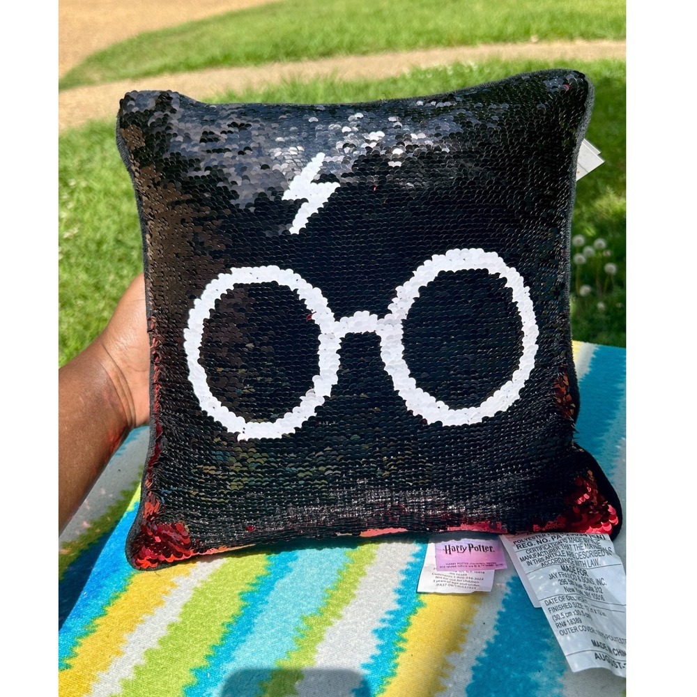 NWT Harry Potter Reversible Sequin Pillow 12x12 Black Red Polyester Flip